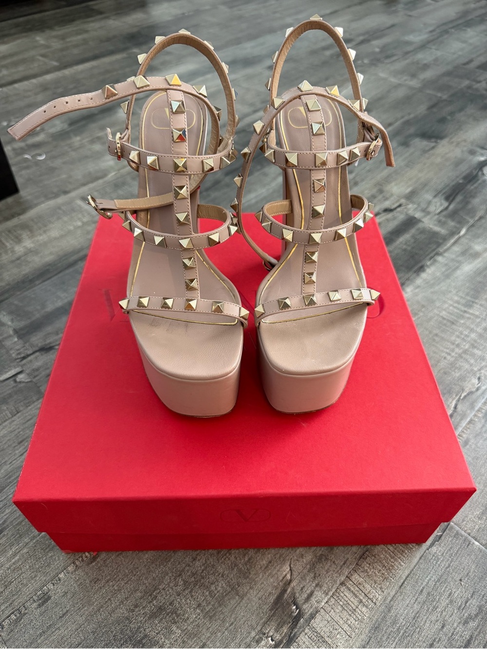 Valentino Rockstud platform Sandals in nude